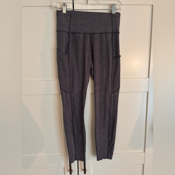Lululemon Fast & Free Purple Leggings 23 in Size 6 - Picture 1 of 6